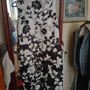 VENUS Monochrome Floral Pattern Dress
